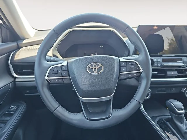 Used 2024 White Toyota XLE image 10
