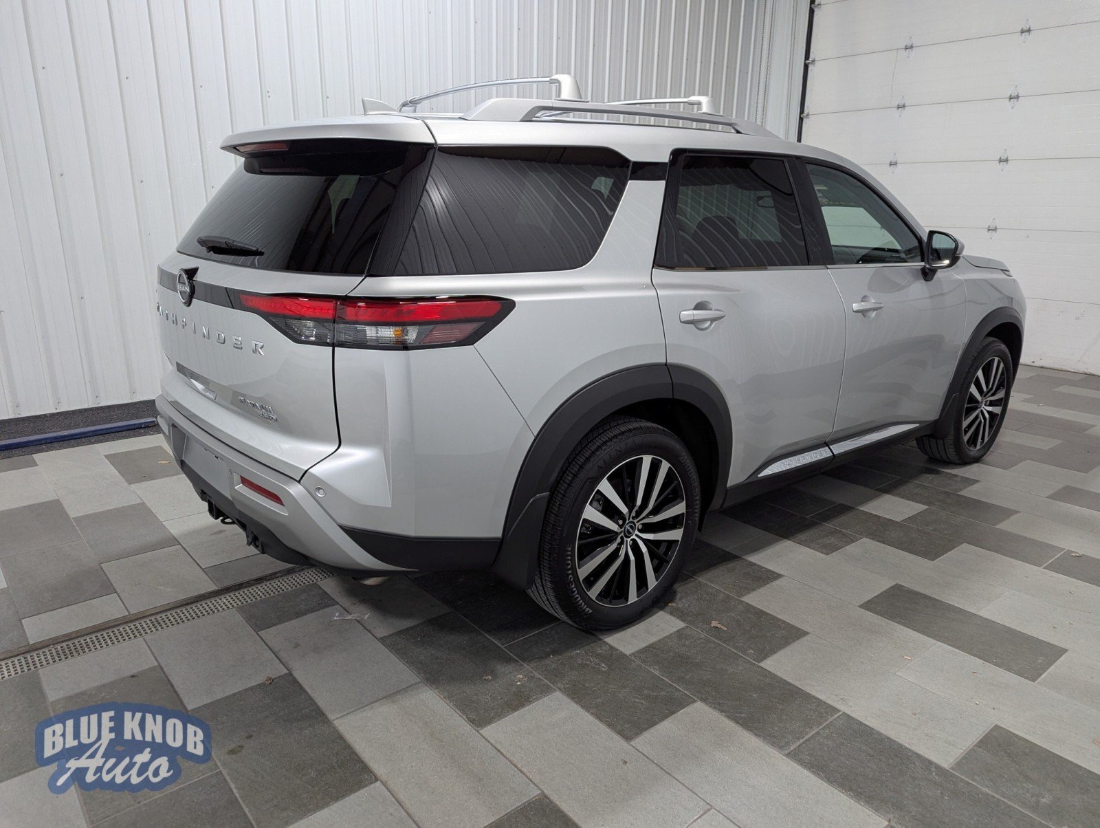 2024 Nissan Pathfinder Platinum photo 4