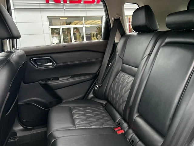 Used 2021 Gray Nissan Platinum image 19