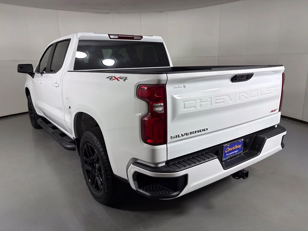 New 2026 Summit White Chevrolet RST image 7