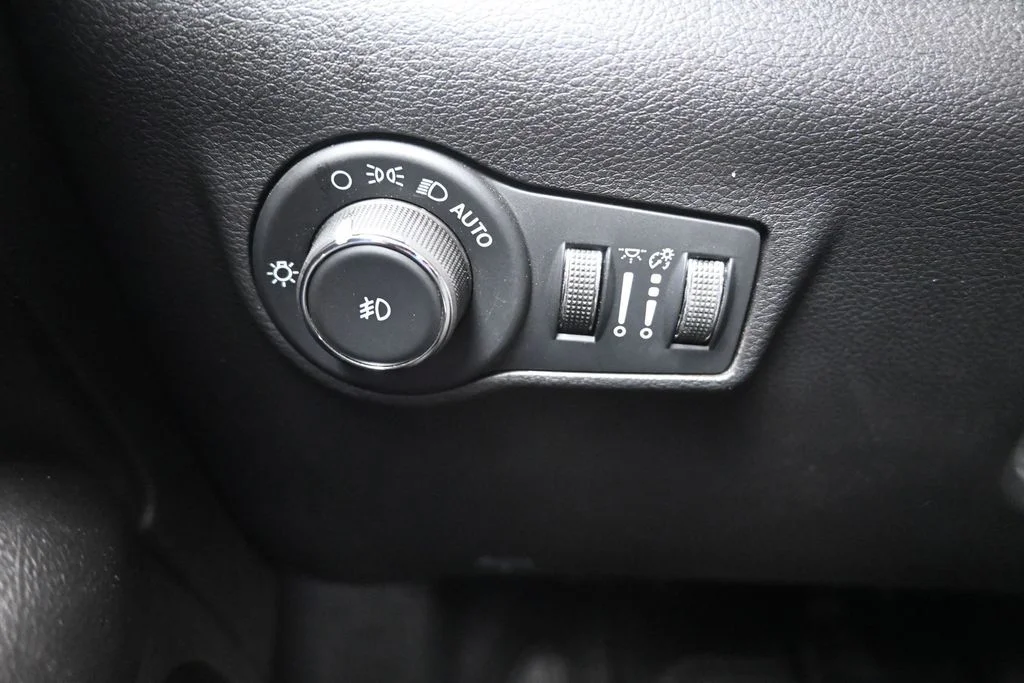 Certified Used 2023 Diamond Black Jeep Trailhawk image 18