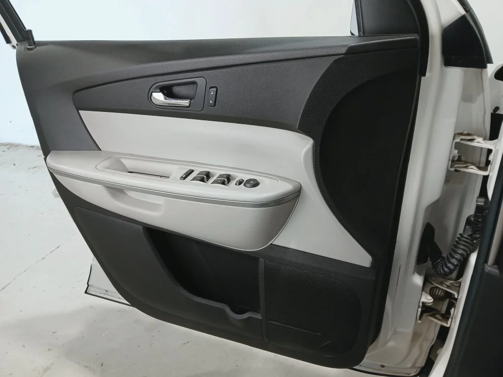 Used 2007 White GMC SLE 1 image 24