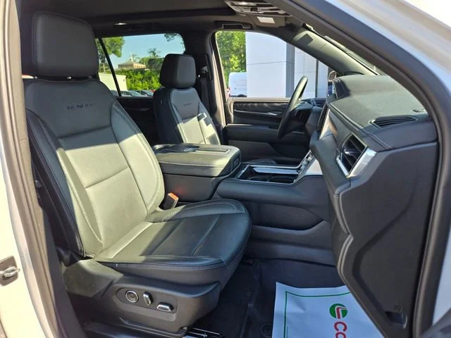 Used 2023 White Frost Tricoat GMC Denali image 22