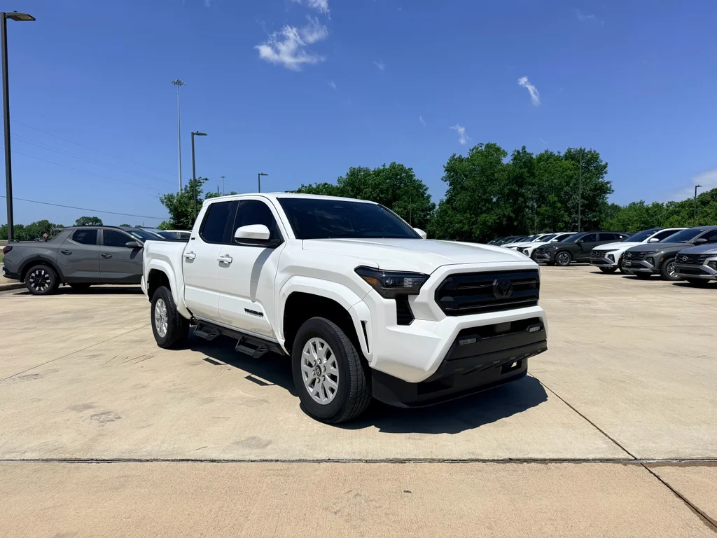 Used 2025 Ice Cap Toyota SR5 image 3