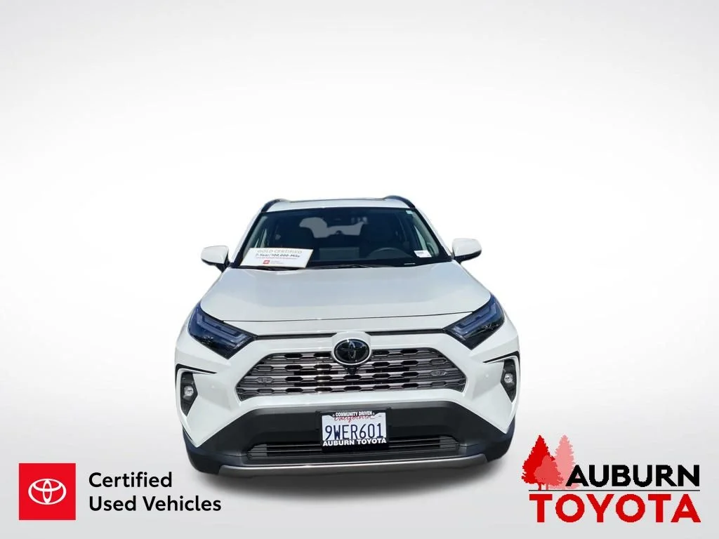 Certified Used 2025 Wind Chill Pearl Toyota Limited image 3