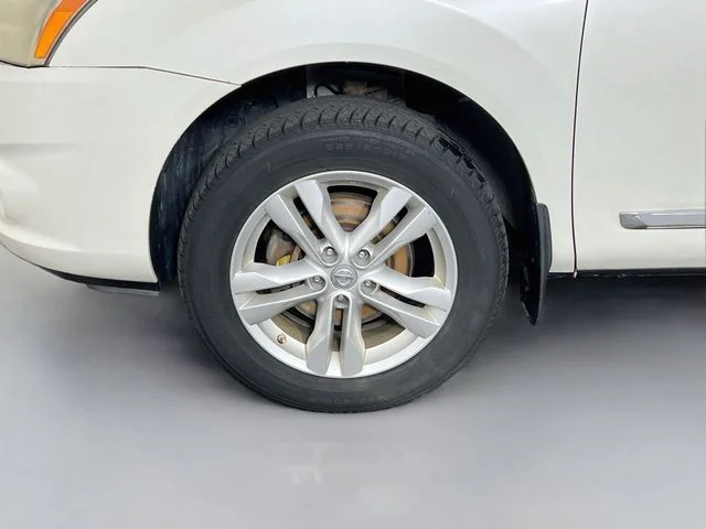 Used 2013 White Nissan SV image 26