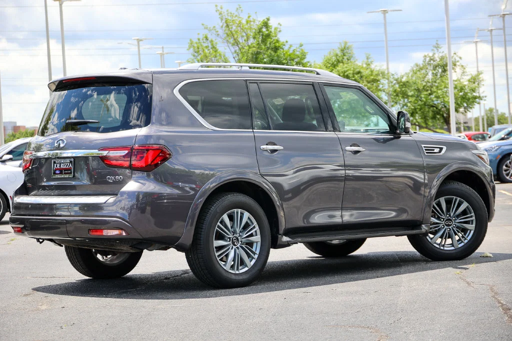 Certified Used 2024 Gray INFINITI LUXE image 3