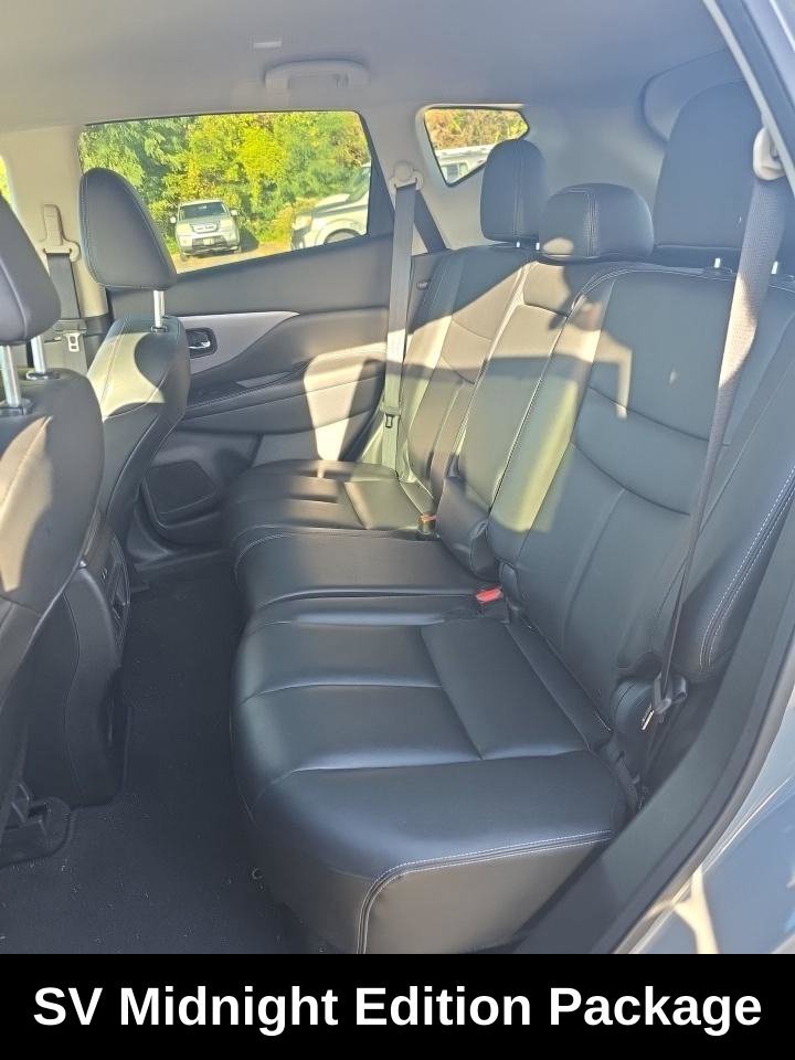Used 2024 Gray Nissan SV image 7