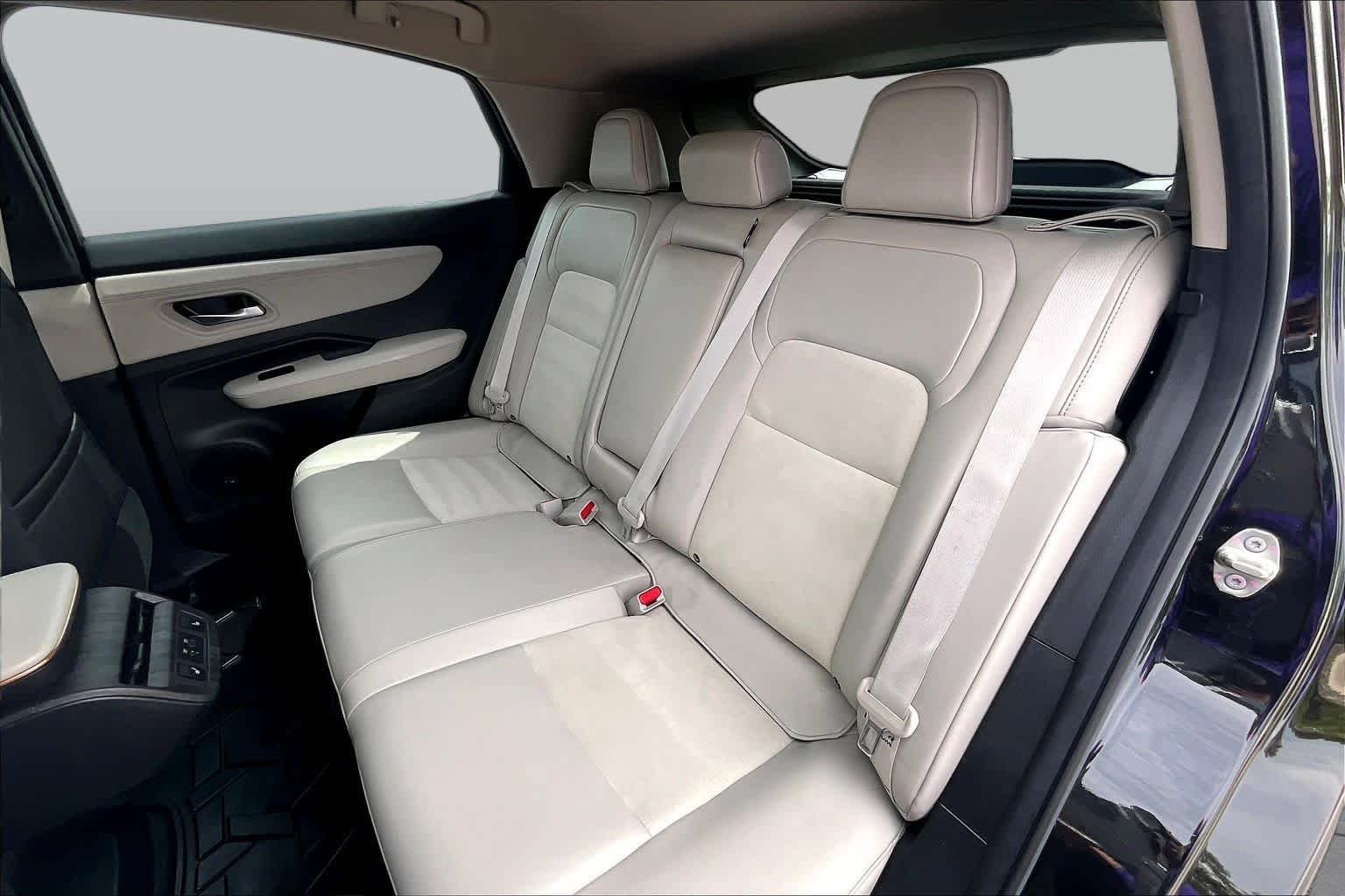 Used 2023 Black Diamond Pearl Nissan ENGAGE image 20