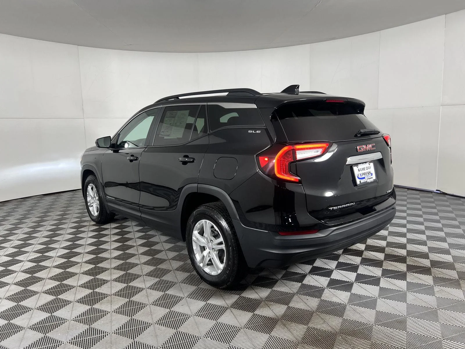 Used 2023 Ebony Twilight Metallic GMC SLE image 19