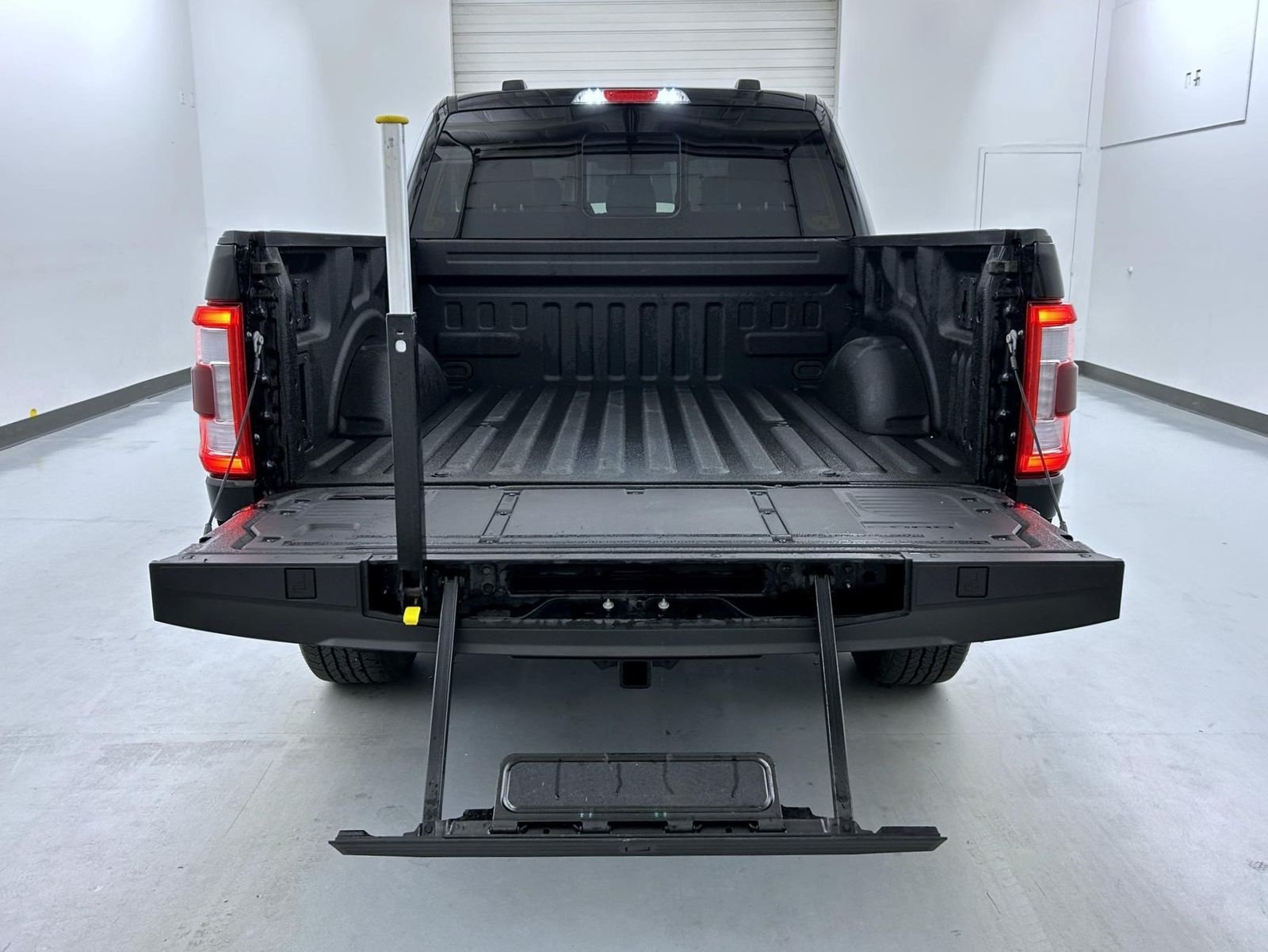 Used 2023 Black Ford Platinum image 22