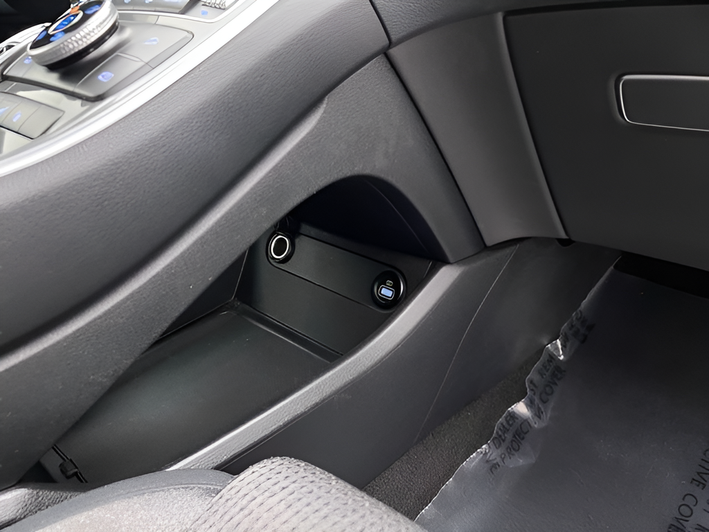 Used 2023 Shimmering Silver Hyundai SEL AWD image 9