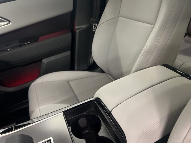 New 2026 Fuji White Land Rover Dynamic SE image 35