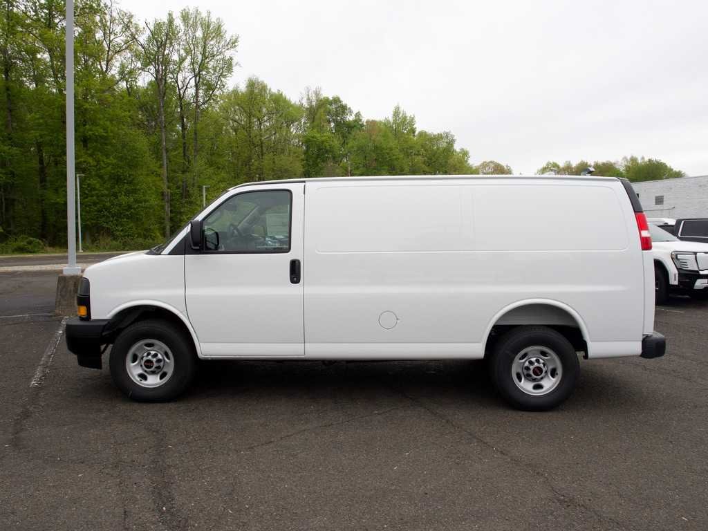 New 2026 Summit White GMC Work Van image 4