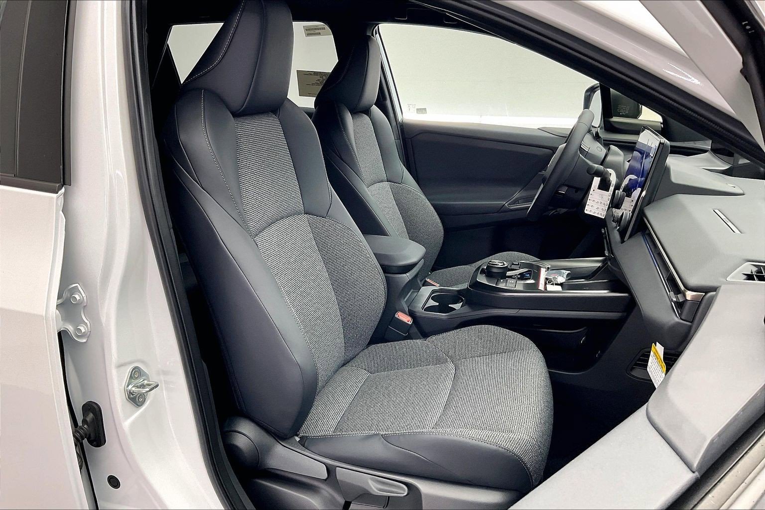 2026 Toyota bZ XLE - Photo 9