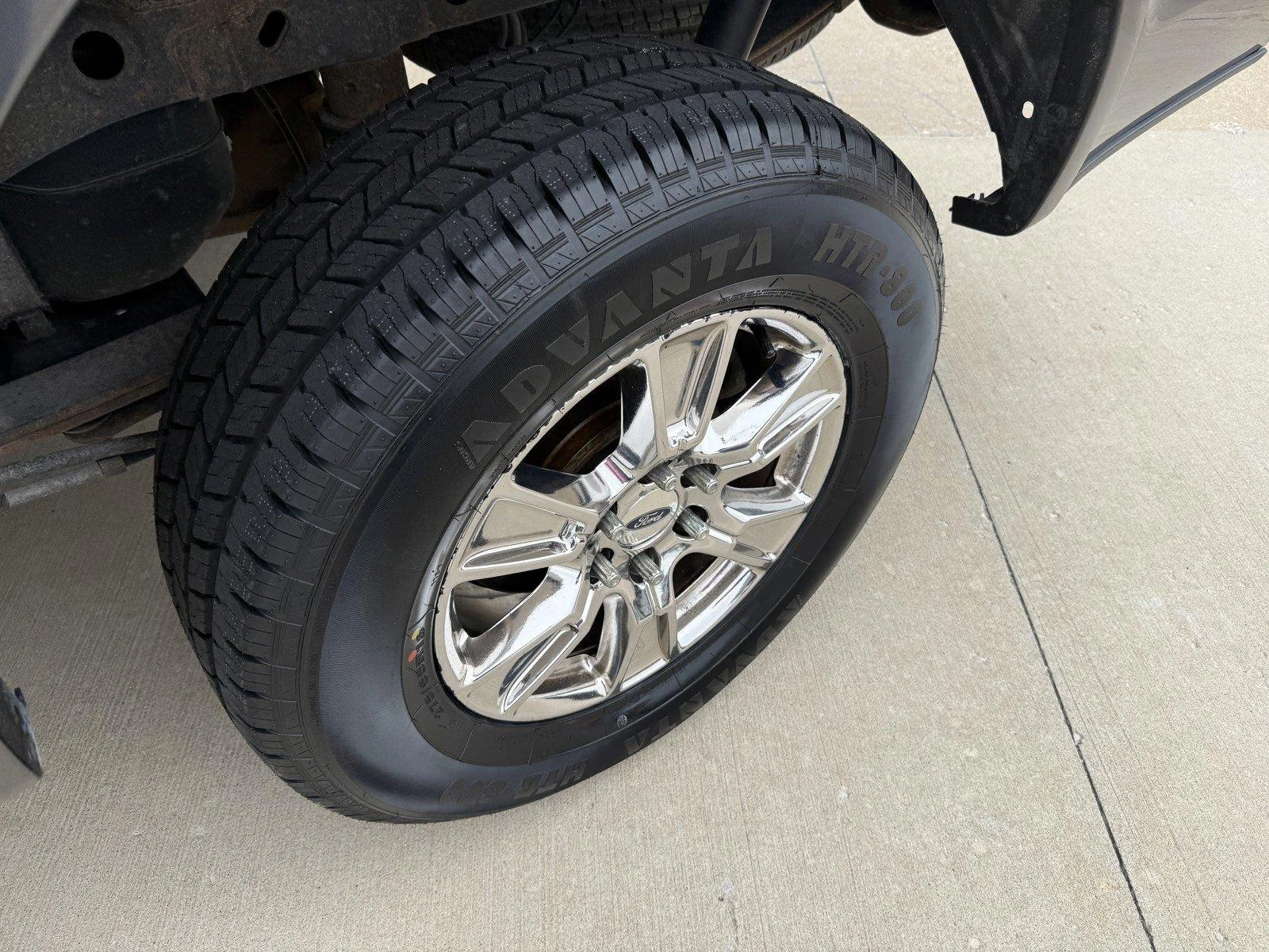 Used 2015 Magnetic Metallic Ford Lariat image 6