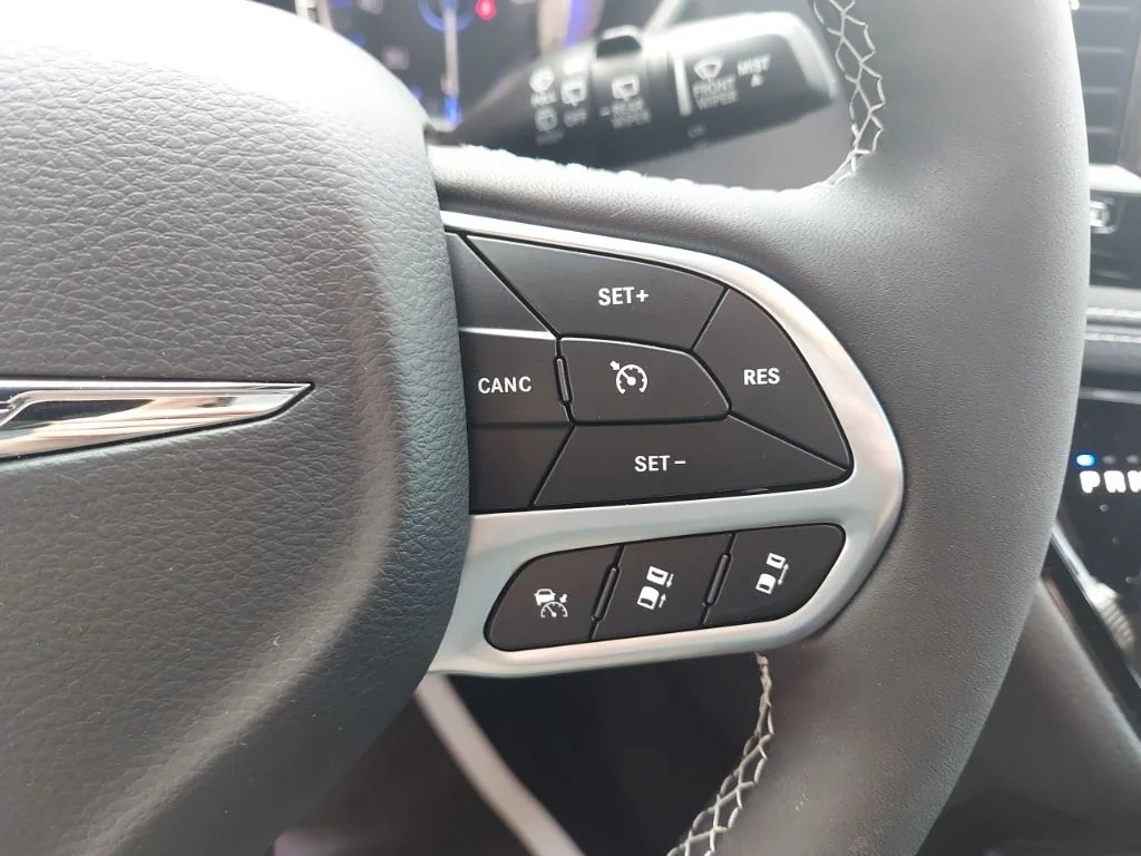 2026 Chrysler Pacifica Select - Photo 13