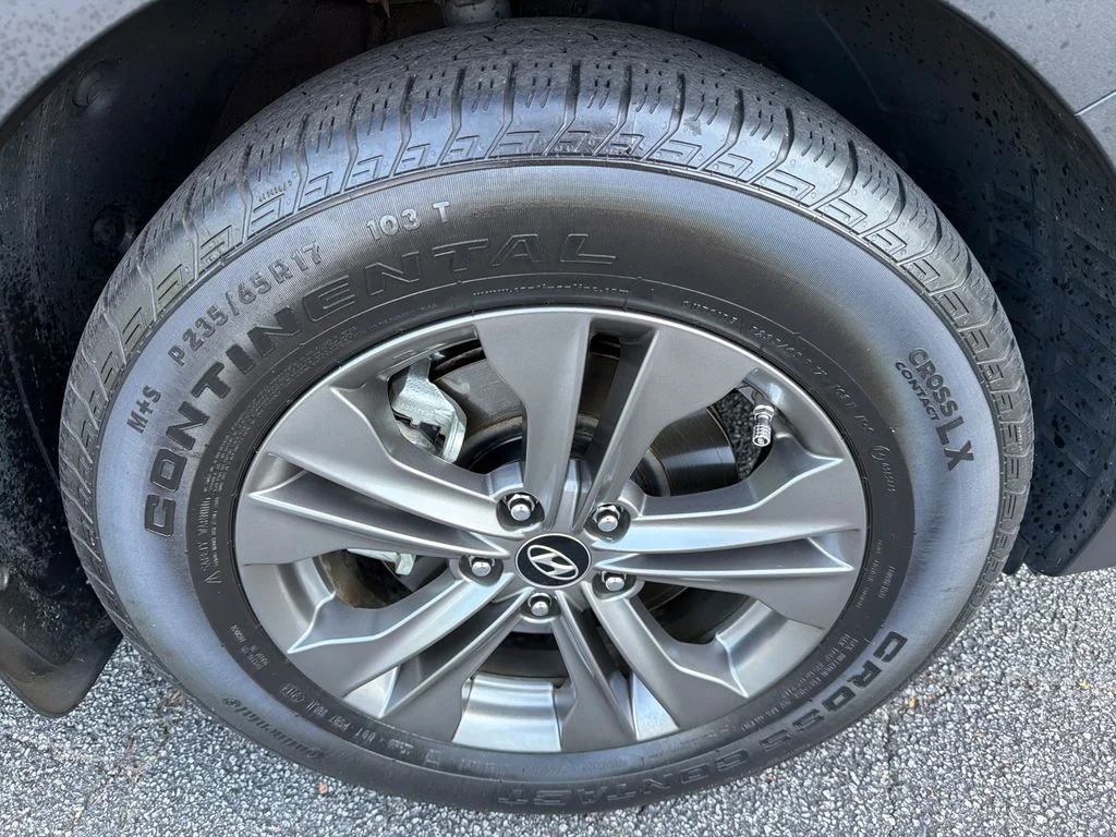 Used 2014 Red Hyundai Base image 12