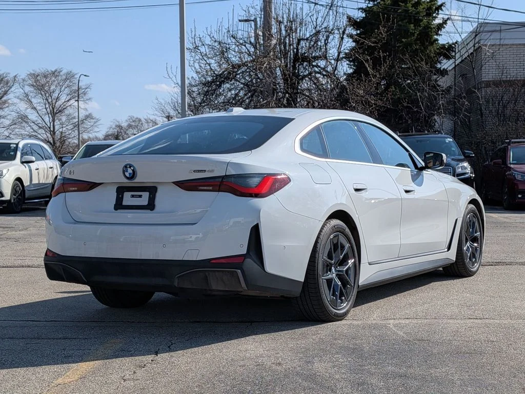 Used 2024 White BMW xDrive40 image 7