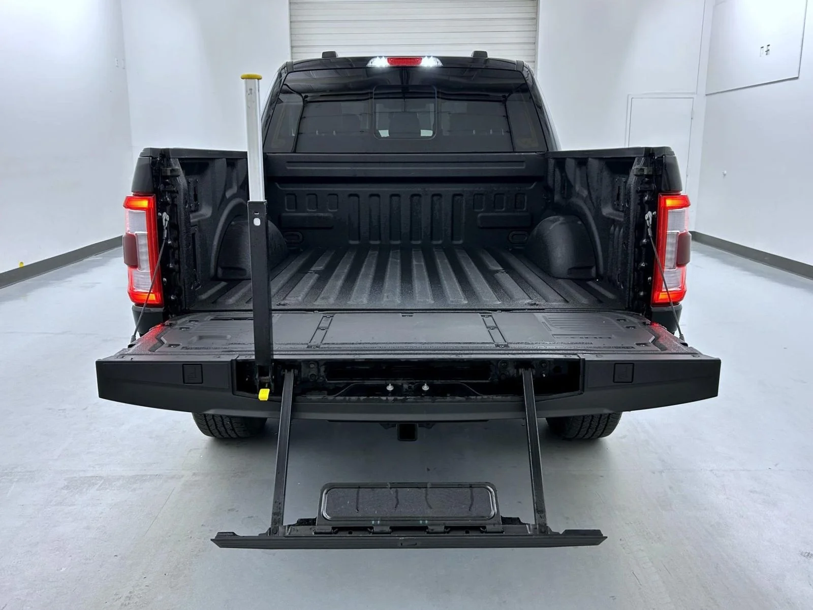 Used 2023 Black Ford Platinum image 22
