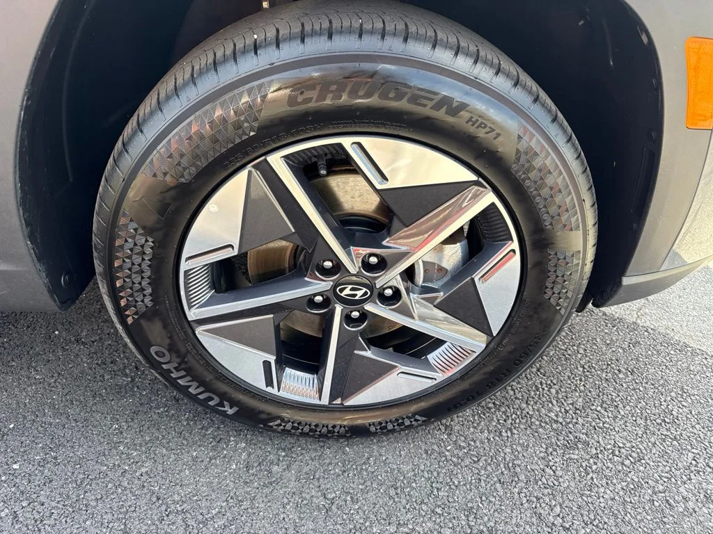 Used 2025 Gray Hyundai SEL image 10