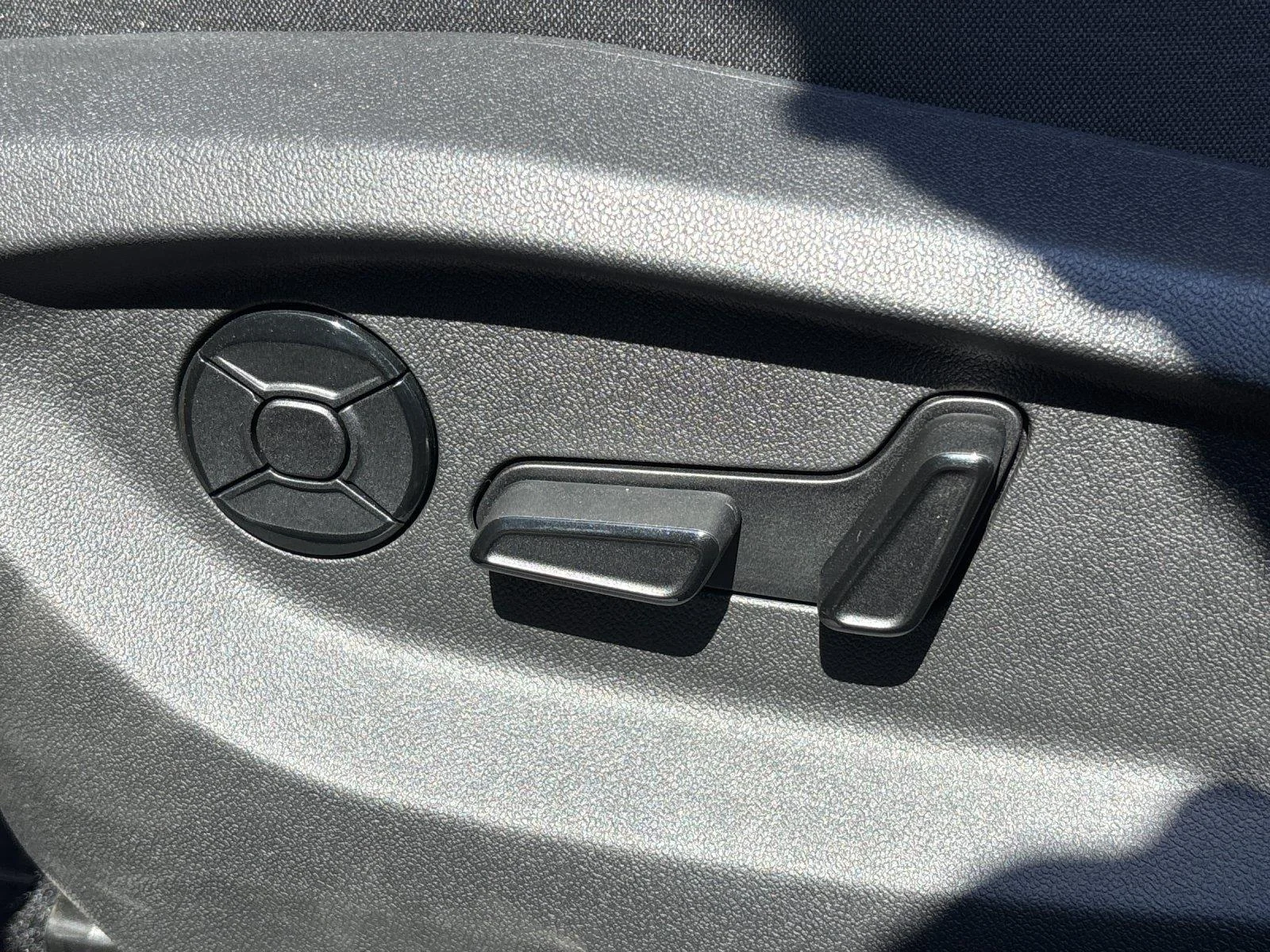 New 2026  Volkswagen SE image 16