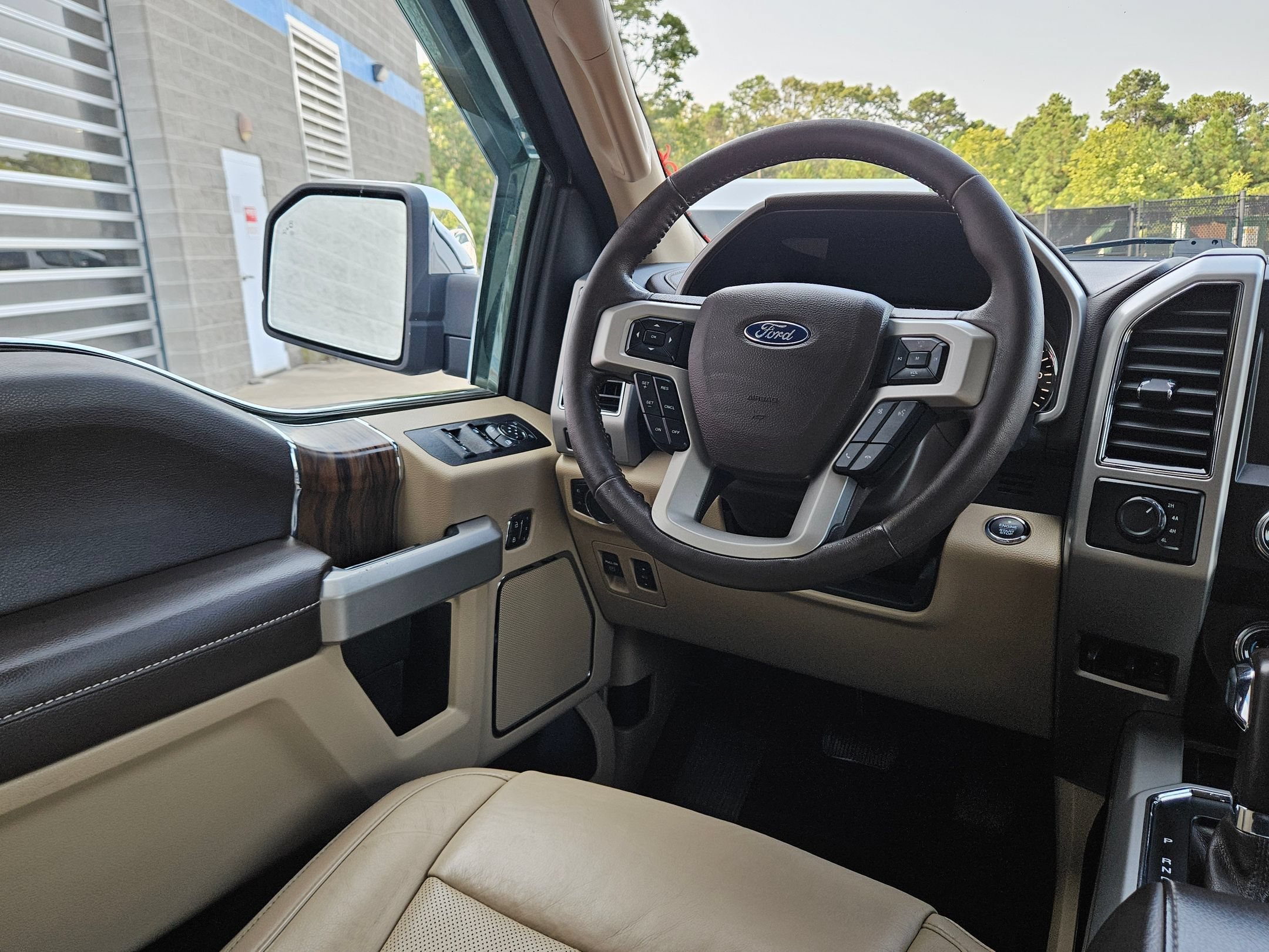 Used 2019 Silver Spruce Metallic Ford LARIAT image 9