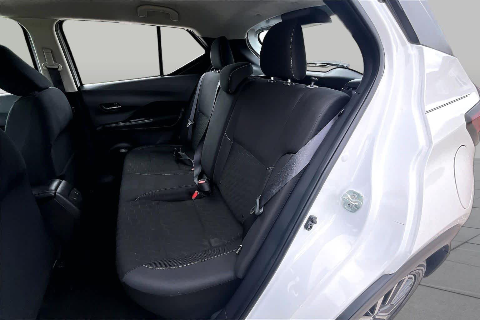 Certified Used 2022 Aspen White Tricoat/Super Black Nissan SV image 19