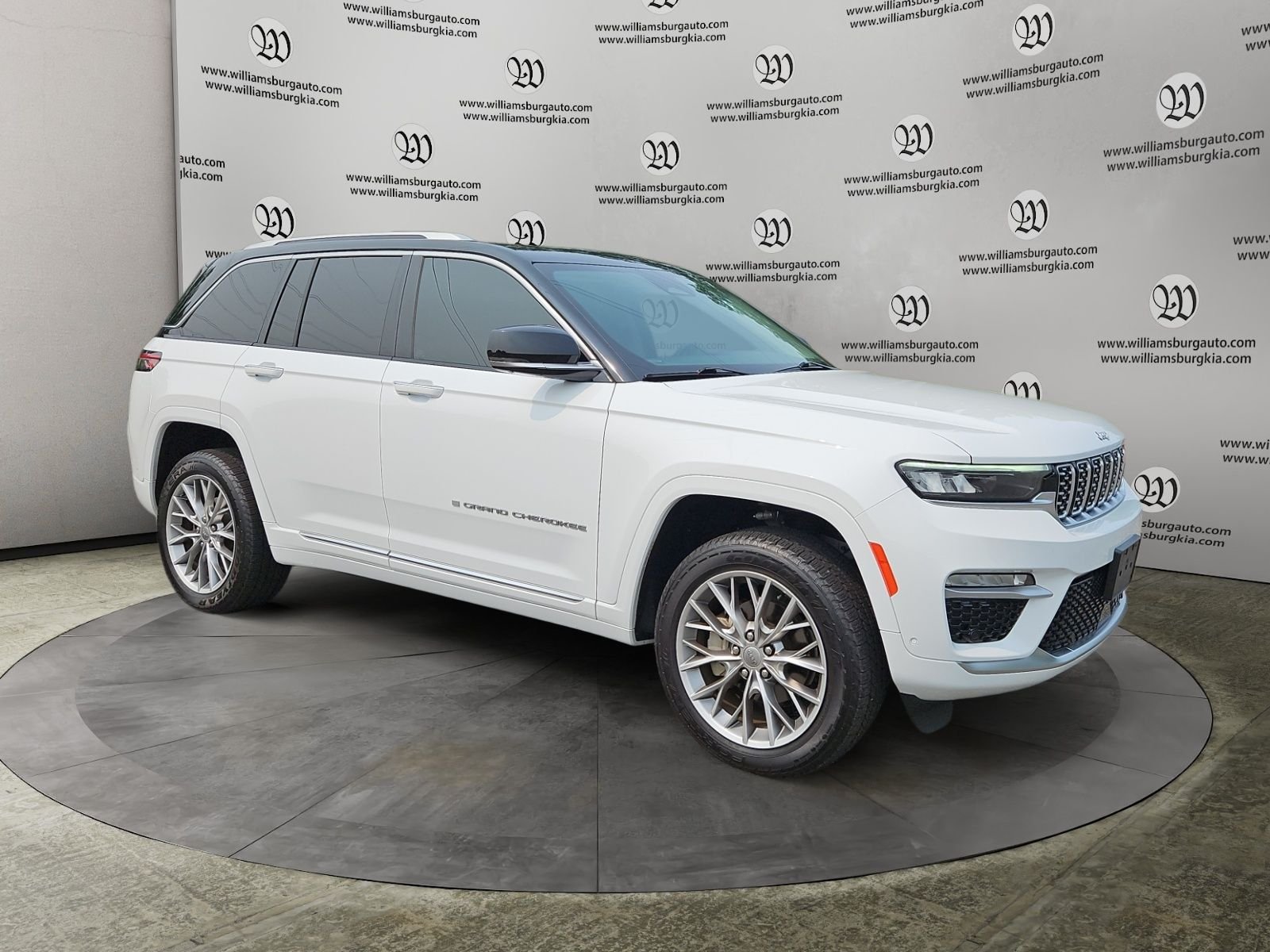 Used 2022 White Jeep Summit image 7