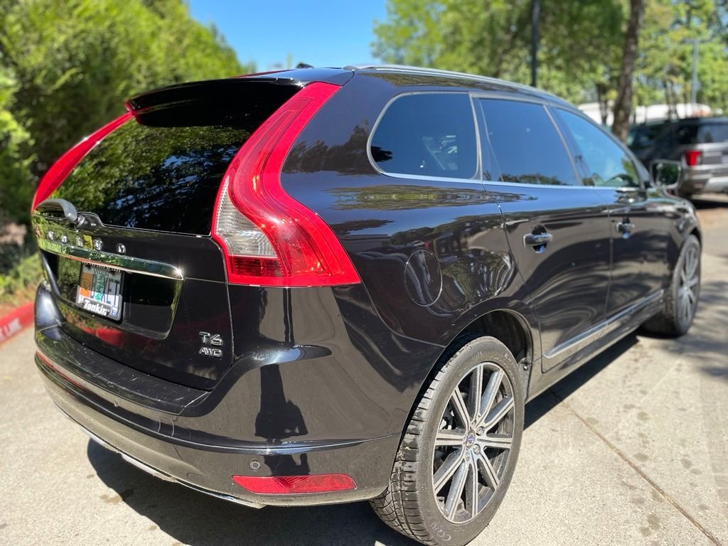 Used 2017 Onyx Black Metallic Volvo T6 Inscription image 4