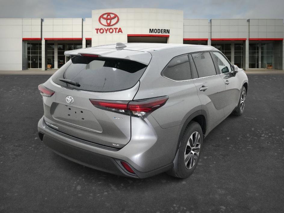 New 2026 Heavy Metallic Toyota Hybrid XLE image 22