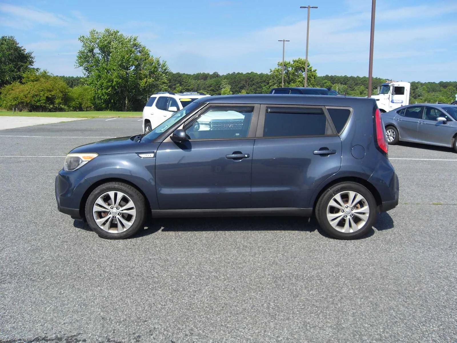 Used 2015 Fathom Blue Kia + image 2