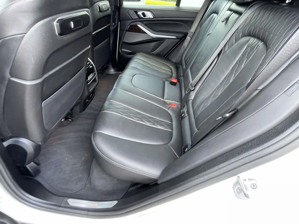 Used 2025 White BMW xDrive50e image 10