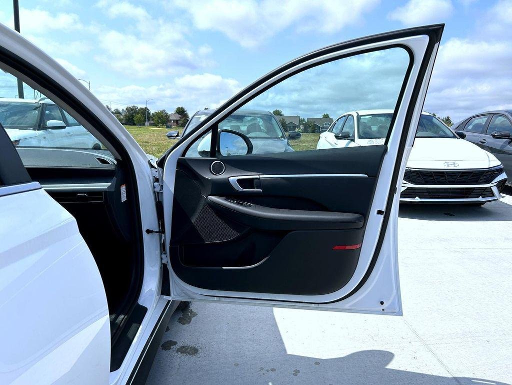 New 2026 Serenity White Hyundai Blue image 16
