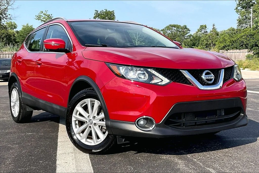 Used 2017 Red Nissan SV image 1