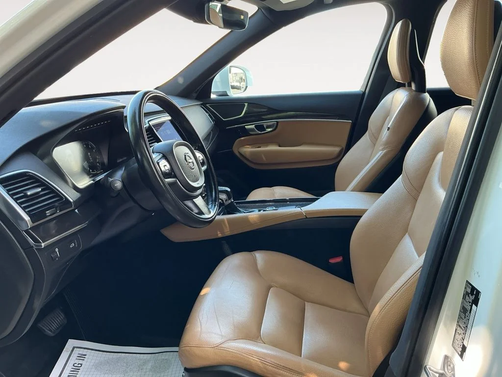 Used 2018 White Volvo T6 Momentum image 11
