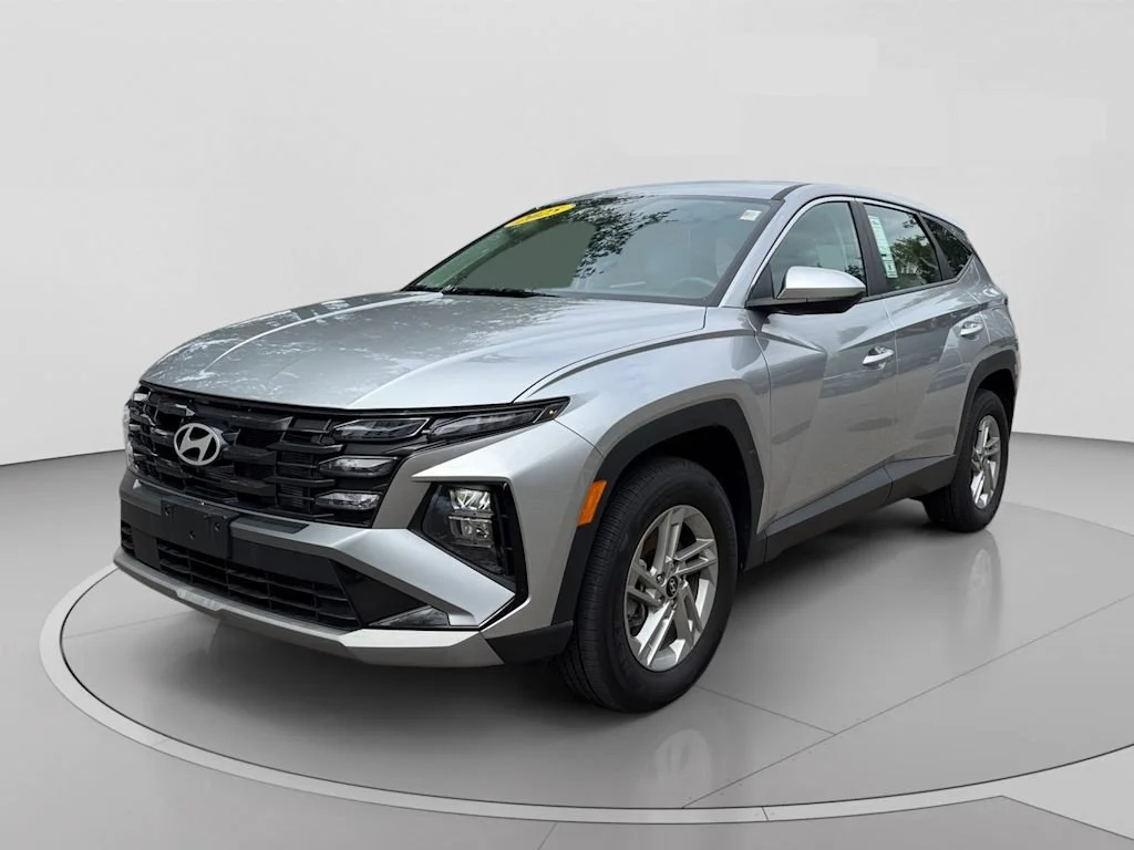 Used 2025 Silver Hyundai SE image 16