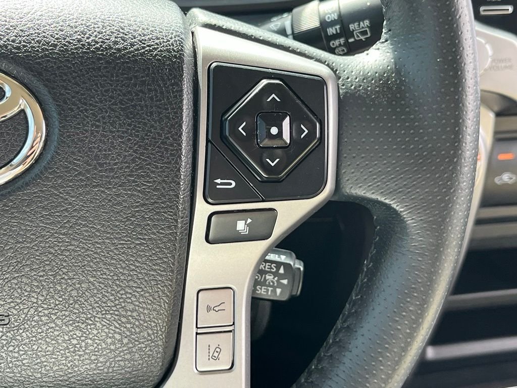Used 2020 White Toyota SR5 image 19