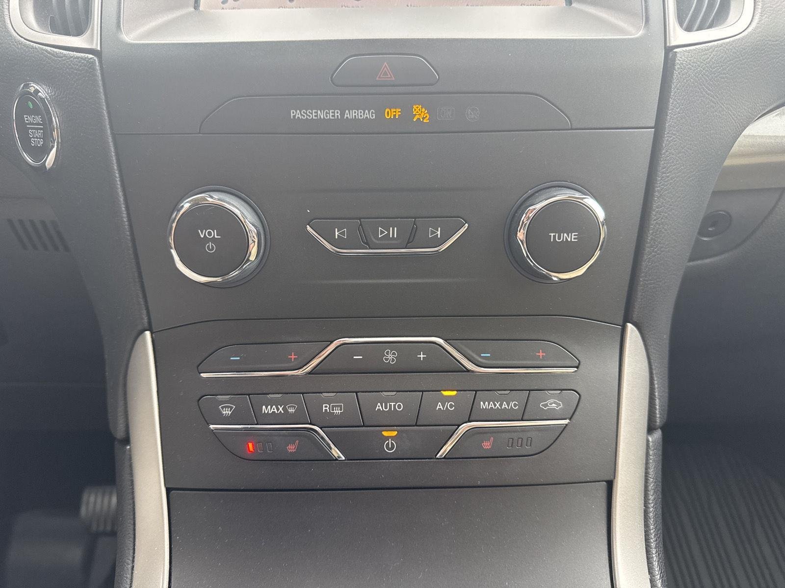 Used 2019 Blue Ford SEL image 12