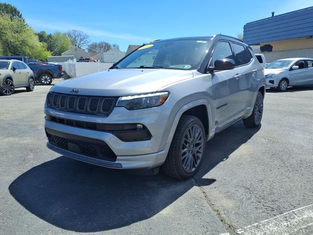 Used 2023 Silver Jeep Limited image 8