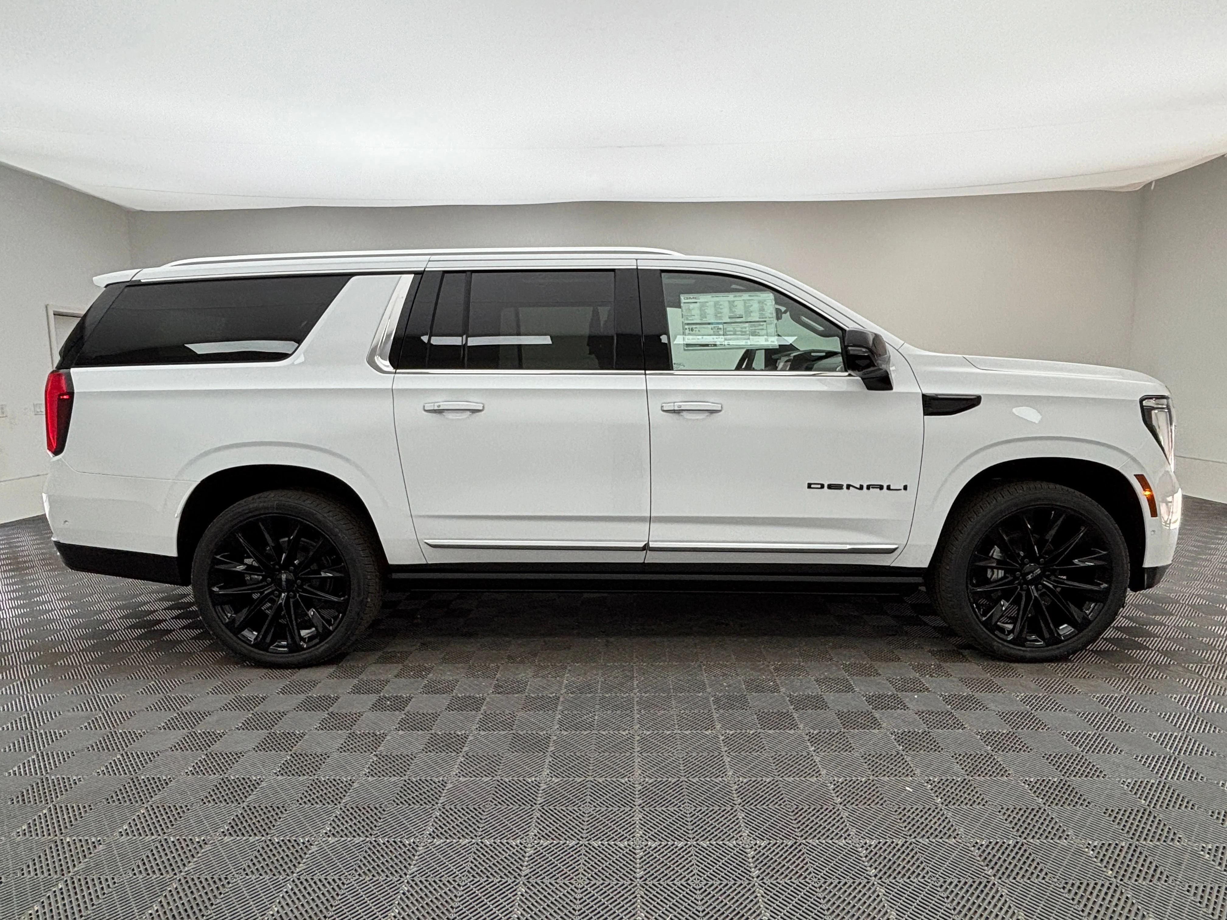 2026 GMC Yukon XL Denali - Photo 10