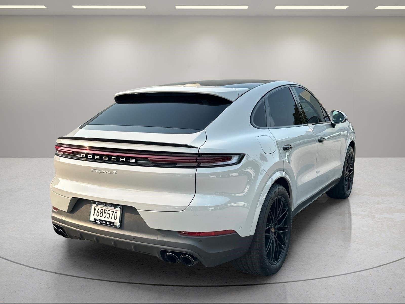 Used 2024 Chalk Porsche S image 7