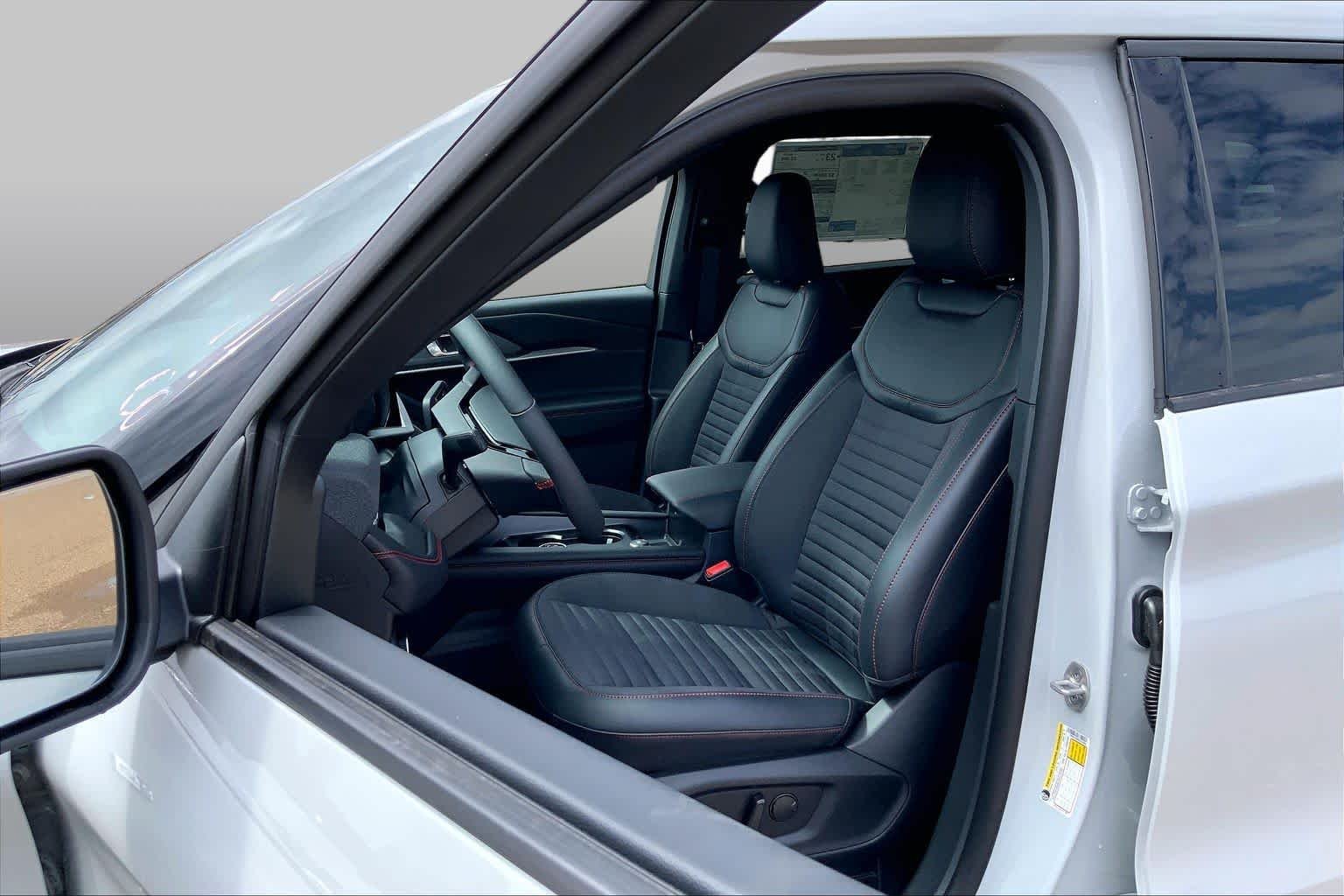 New 2027 Avalanche Gray Ford ST-Line image 9