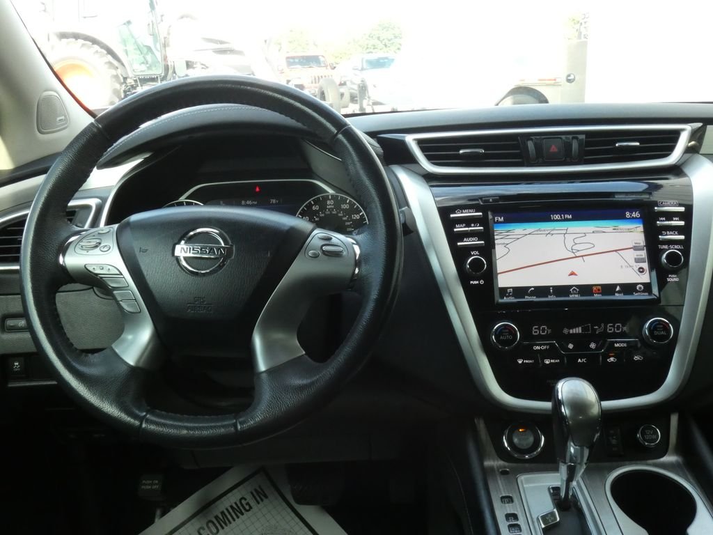 Used 2015 Silver Nissan SL image 9