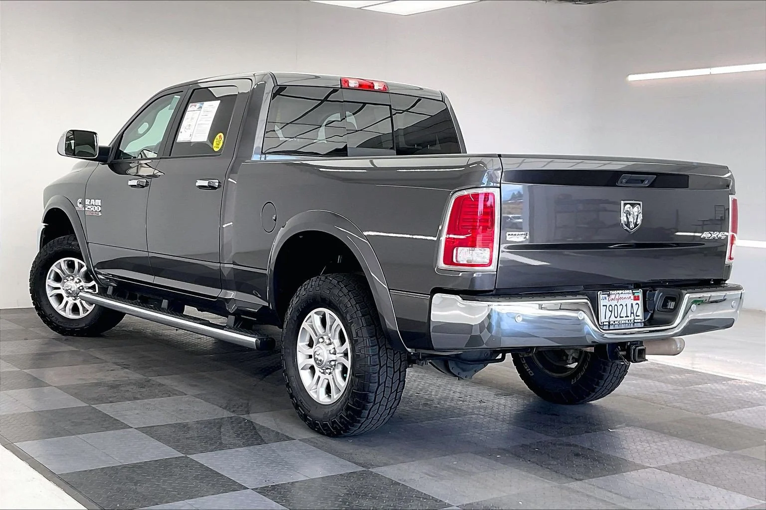 Used 2016 Granite Crystal Metallic Clearcoat Ram Laramie image 9