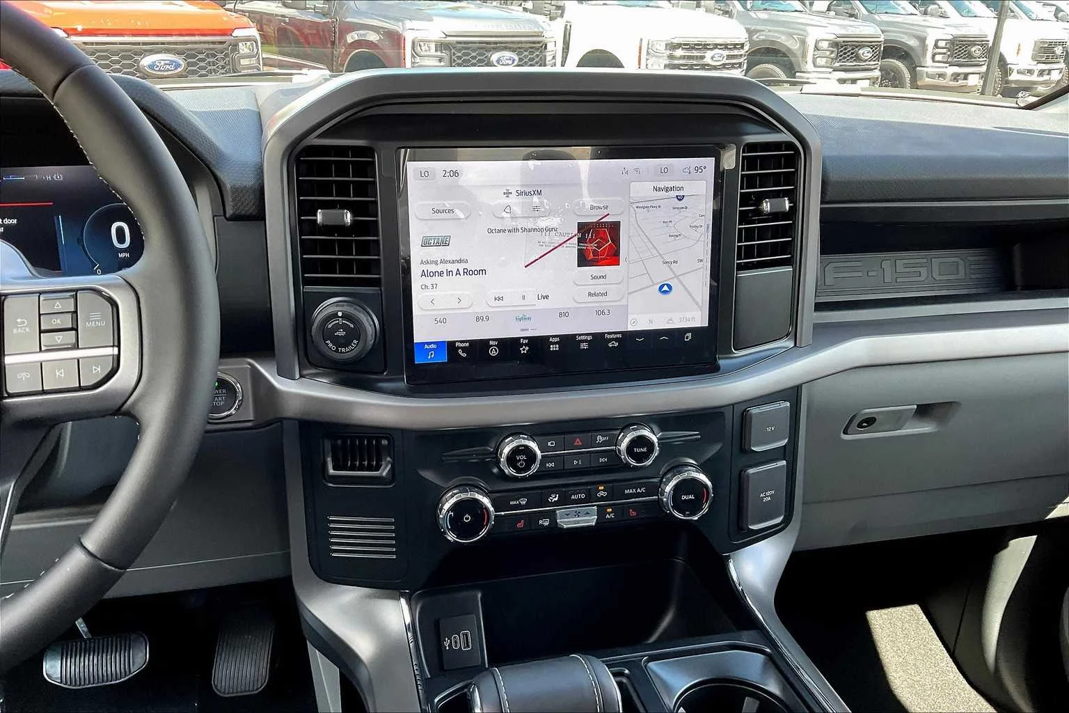 2025 Ford F-150 Lightning XLT - Photo 6