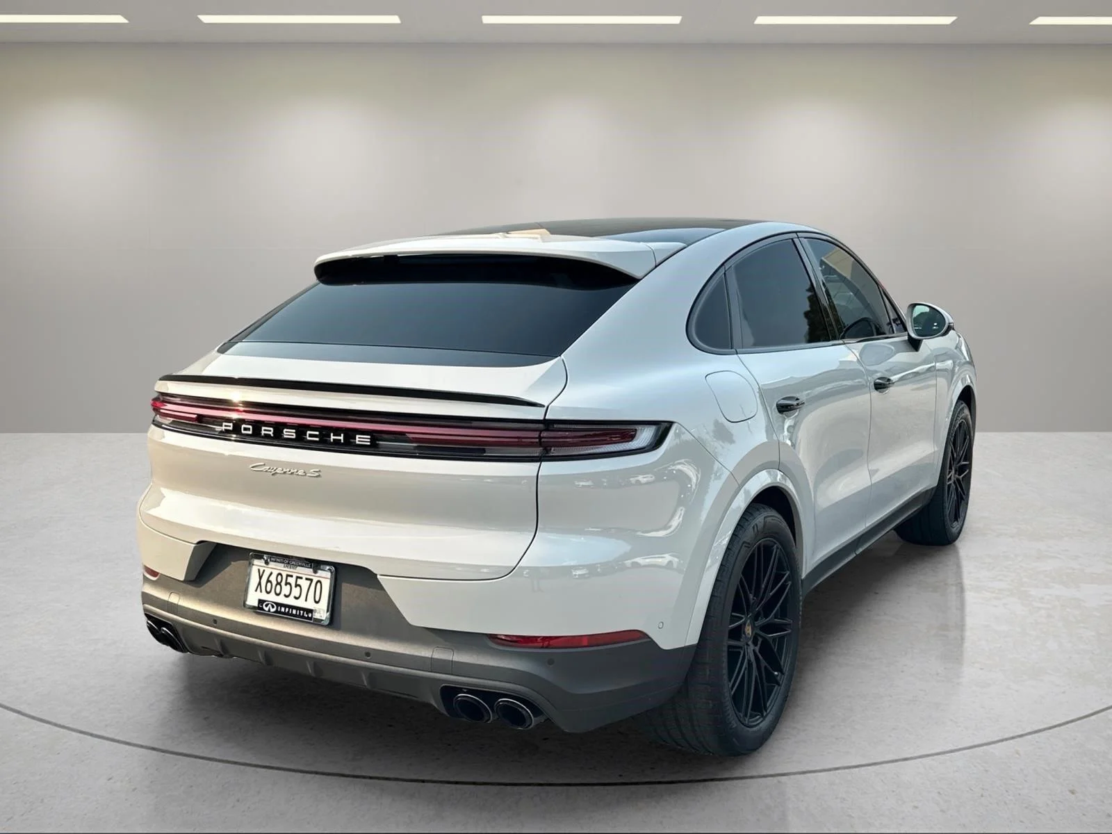 Used 2024 Chalk Porsche S image 7