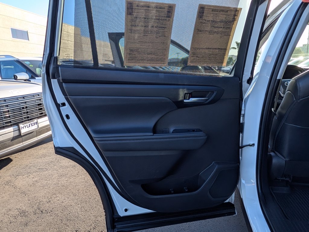 2022 Toyota Highlander XLE - Photo 16