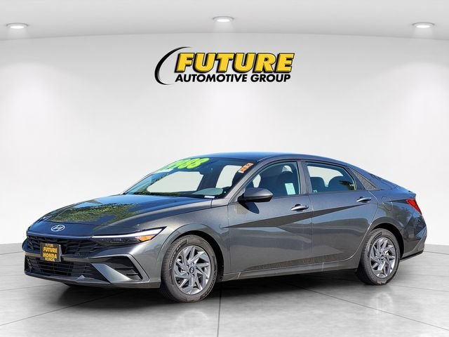 Used 2024 Gray Hyundai SEL image 5