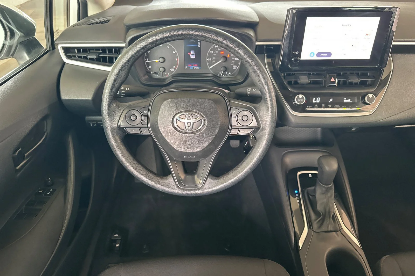 Used 2025 White Toyota LE image 14